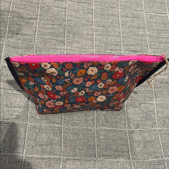Floral Women's reversible pouch - Picture 2 of 6